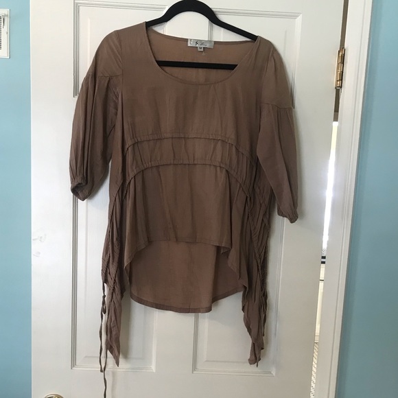 Brown top - Picture 1 of 1